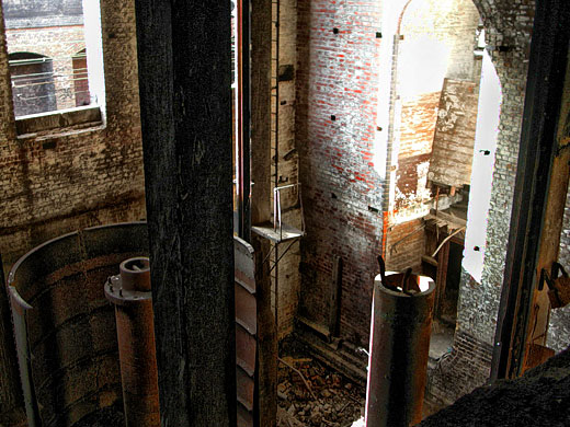 Bishopsgate Goodsyard abandoned machinary, March 2002