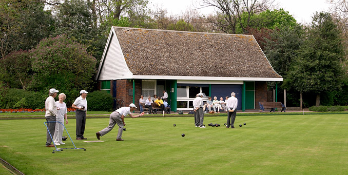 Bowls in Victoria Park, April 2004