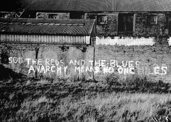 Bow Wharf, "sod the reds" 1990