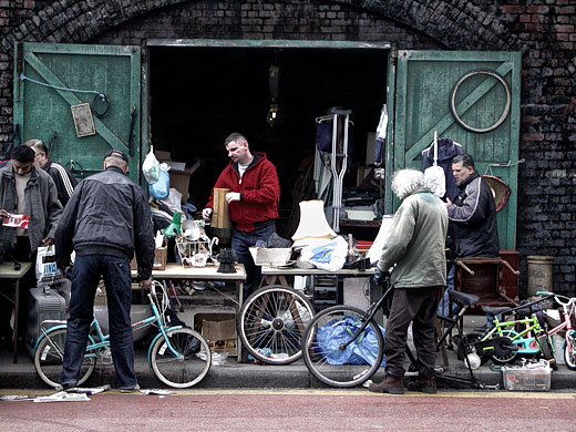 Sunday market, Bethnal green Road, March 2002