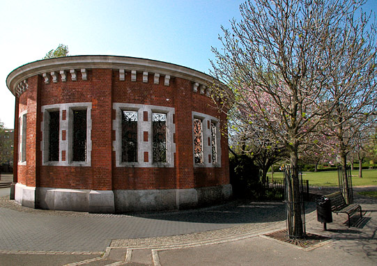 Rotherhithe Tunnel ventilation shaft, Shadwell Park, April 2003